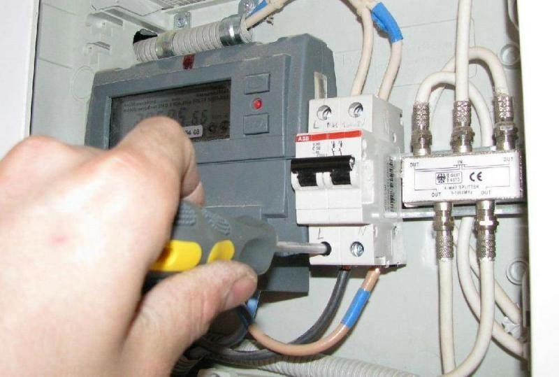 С потребителей снимут обязательства по установке электросчетчиков