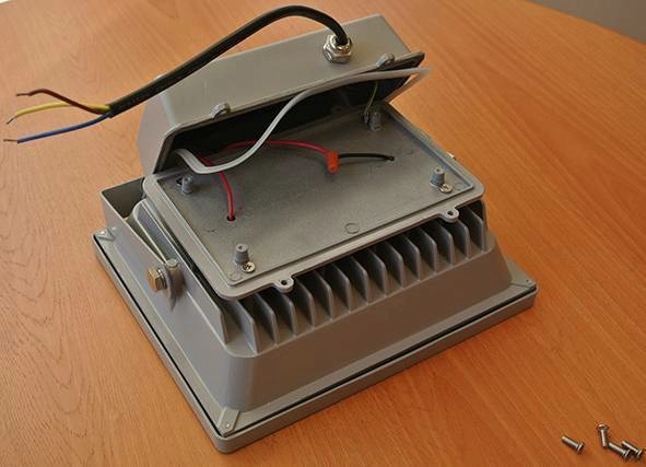 Почему не работает светодиодный прожектор 