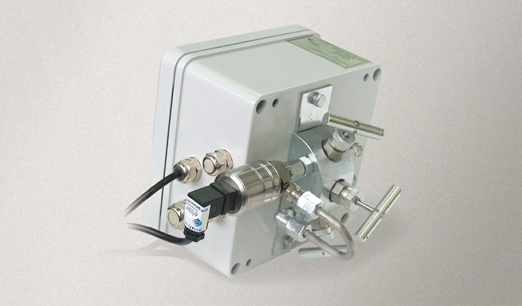 Корректор ЕК270 с преобразователем перепада давления.jpg Корректор ЕК270 с преобразователем перепада давления.jpg