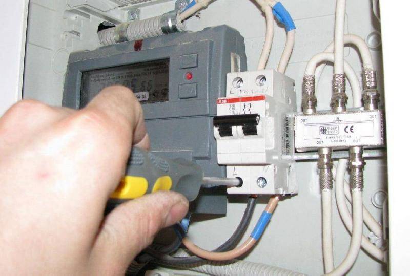 С потребителей снимут обязательства по установке электросчетчиков