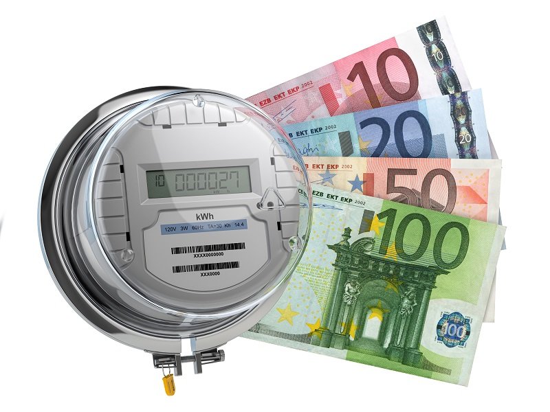 electric-meter-with-euros-electricity-consumption--8RUCCLK.jpg